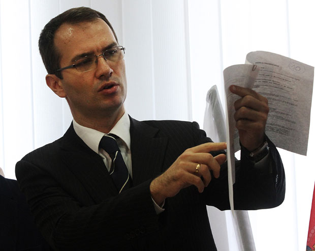 Претње због Белог